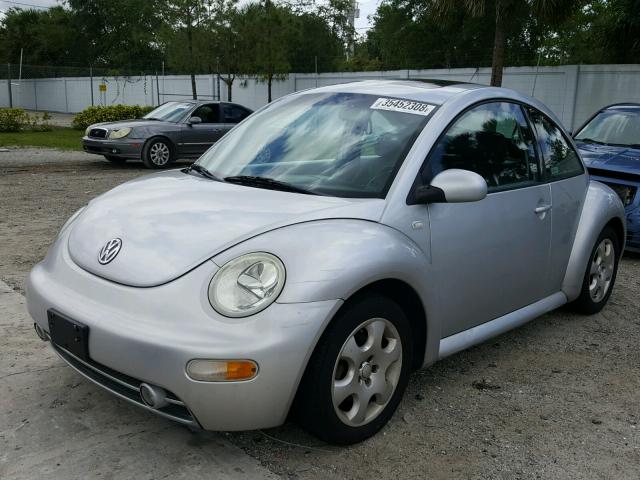 3VWCK21C52M453894 - 2002 VOLKSWAGEN NEW BEETLE 银色 照片 2