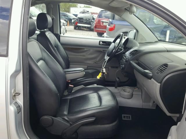 3VWCK21C52M453894 - 2002 VOLKSWAGEN NEW BEETLE 银色 照片 5