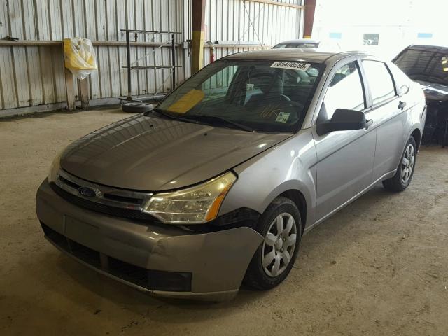 1FAHP34NX8W267599 - 2008 FORD FOCUS S/SE SILVER photo 2