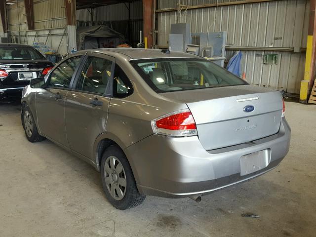 1FAHP34NX8W267599 - 2008 FORD FOCUS S/SE SILVER photo 3