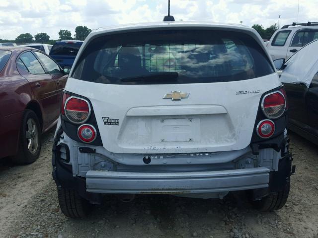 1G1JA6SH8G4105890 - 2016 CHEVROLET SONIC LS 白色 照片 9