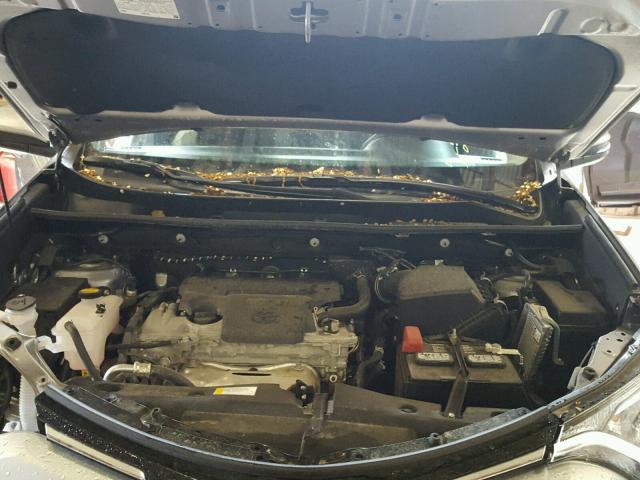 2T3RFREVXJW738917 - 2018 TOYOTA RAV4 ADVEN SILVER photo 7