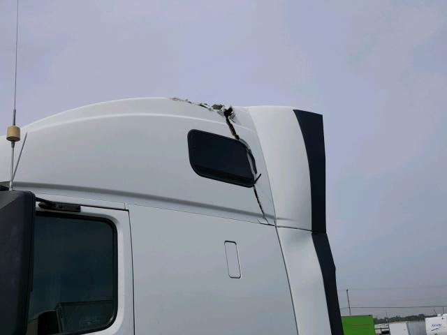 4V4NC9EH0DN135587 - 2013 VOLVO VN VNL WHITE photo 9