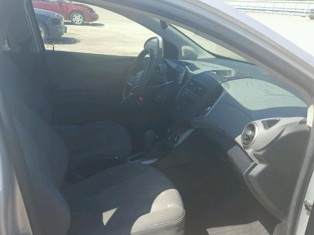 1G1JA5SH7F4154796 - 2015 CHEVROLET SONIC LS Gümüş foto 5