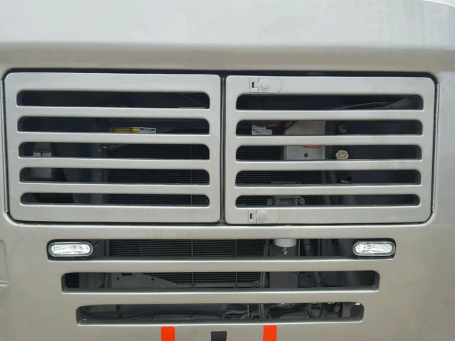 4UZAAHDC05CN87144 - 2005 FREIGHTLINER CHASSIS X CREAM photo 7