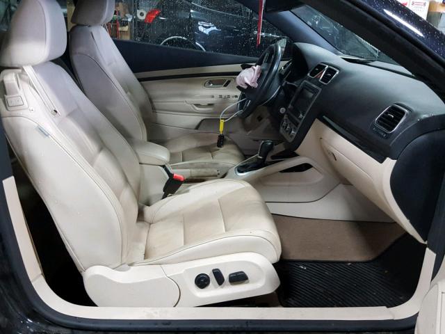 WVWFW8AH4DV001964 - 2013 VOLKSWAGEN EOS LUX 黑色 照片 5