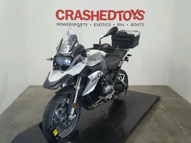 WB10A1105GZ670910 - 2016 BMW R1200 GS SILVER photo 17