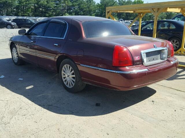 1LNHM82WX3Y662984 - 2003 LINCOLN TOWN CAR S BURGUNDY photo 3