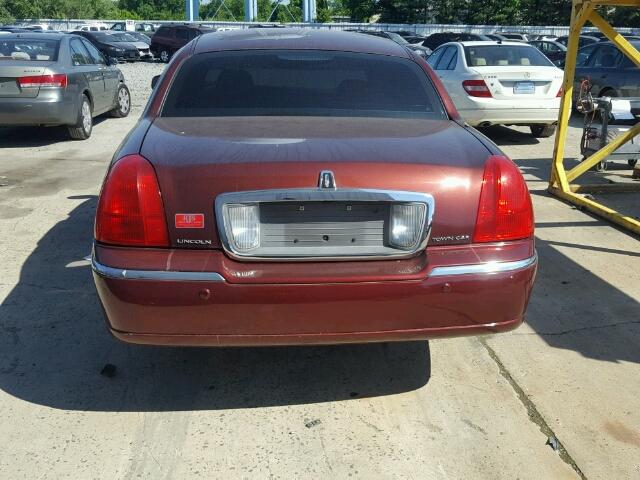 1LNHM82WX3Y662984 - 2003 LINCOLN TOWN CAR S BURGUNDY photo 9