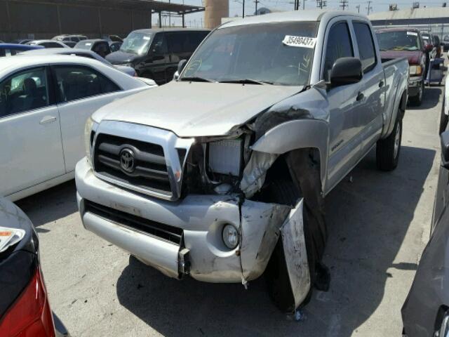 3TMKU72N76M007421 - 2006 TOYOTA TACOMA DOU SILVER photo 2