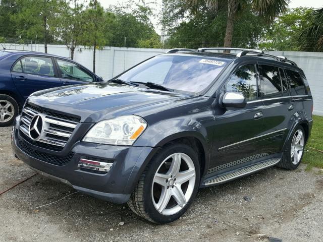 4JGBF8GE3AA574901 - 2010 MERCEDES-BENZ GL 550 4MA GRAY photo 2