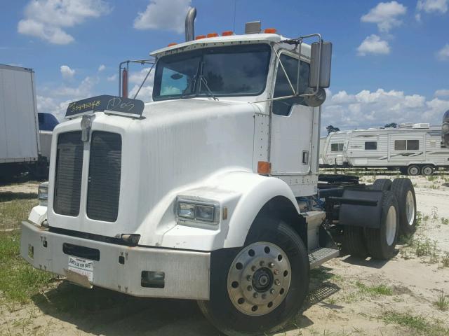 2XKND99X0SM641688 - 1995 KENWORTH CONSTRUCTI WHITE photo 2