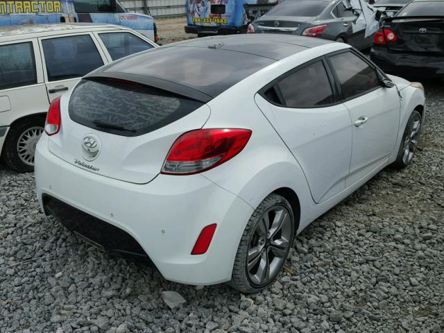 KMHTC6AD8CU048573 - 2012 HYUNDAI VELOSTER B WHITE photo 4