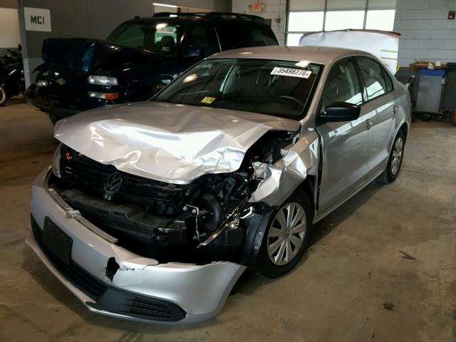3VW1K7AJ9EM443019 - 2014 VOLKSWAGEN JETTA BASE Արծաթագույն լուսանկար 2