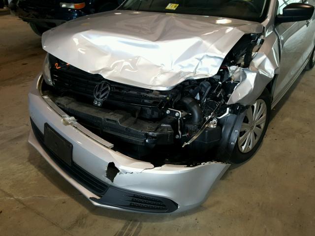 3VW1K7AJ9EM443019 - 2014 VOLKSWAGEN JETTA BASE Արծաթագույն լուսանկար 9