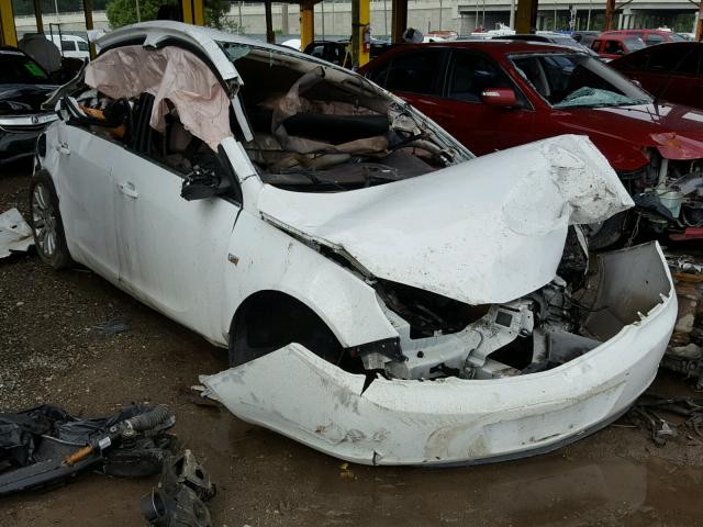 W04GN5EC0B1013998 - 2011 BUICK REGAL CXL WHITE photo 1