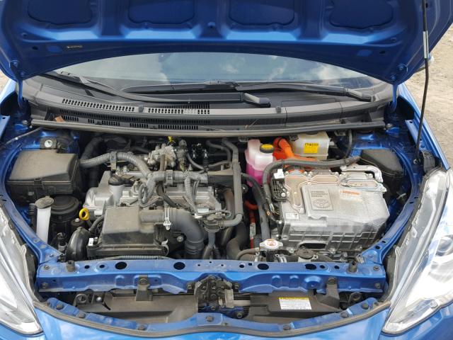 JTDKDTB39G1589737 - 2016 TOYOTA PRIUS C BLUE photo 7