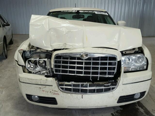 2C3LA53G38H141057 - 2008 CHRYSLER 300 TOURIN CREAM photo 9