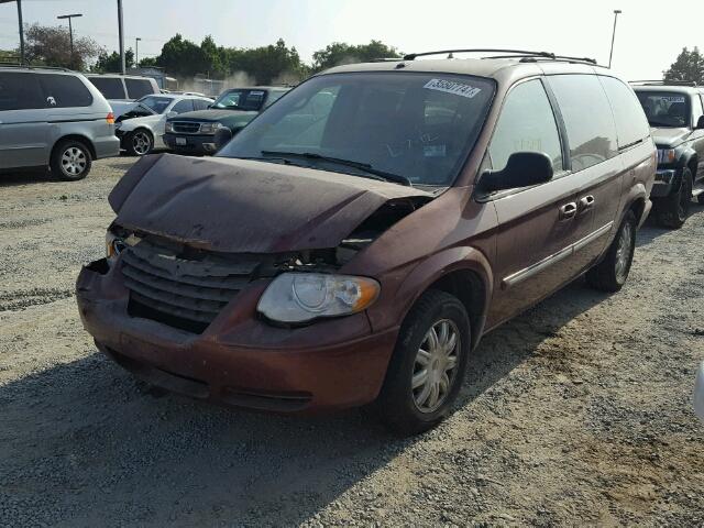 2A4GP54LX7R259469 - 2007 CHRYSLER TOWN & COU MAROON photo 2