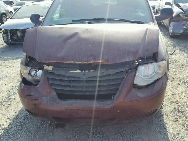 2A4GP54LX7R259469 - 2007 CHRYSLER TOWN & COU MAROON photo 9