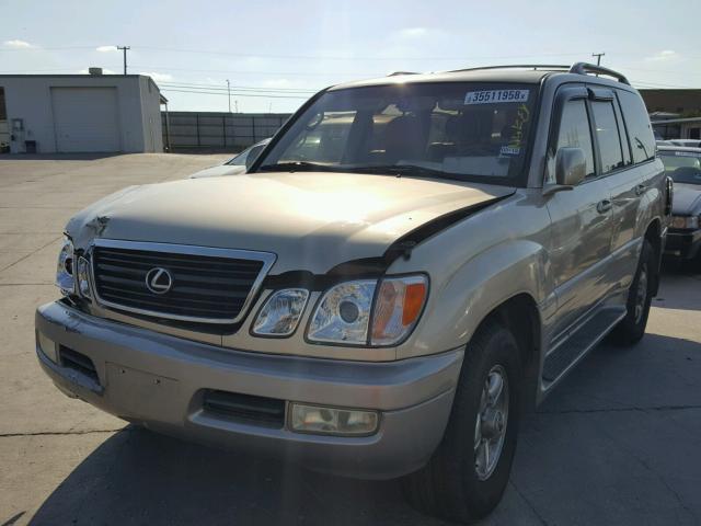 JTJHT00W013505550 - 2001 LEXUS LX 470 GOLD photo 2