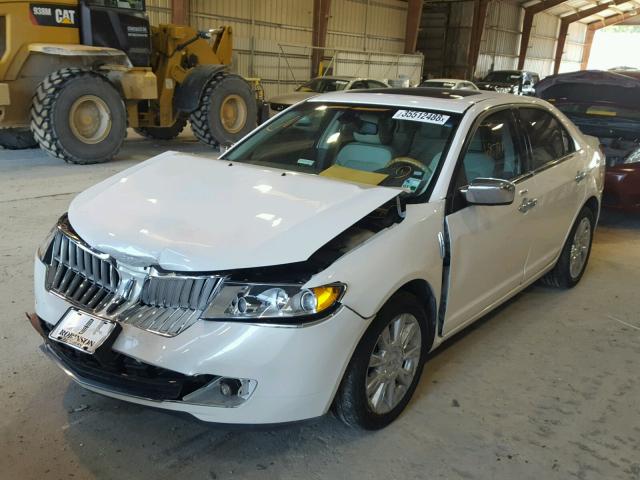 3LNHL2GC2AR624739 - 2010 LINCOLN MKZ WHITE photo 2