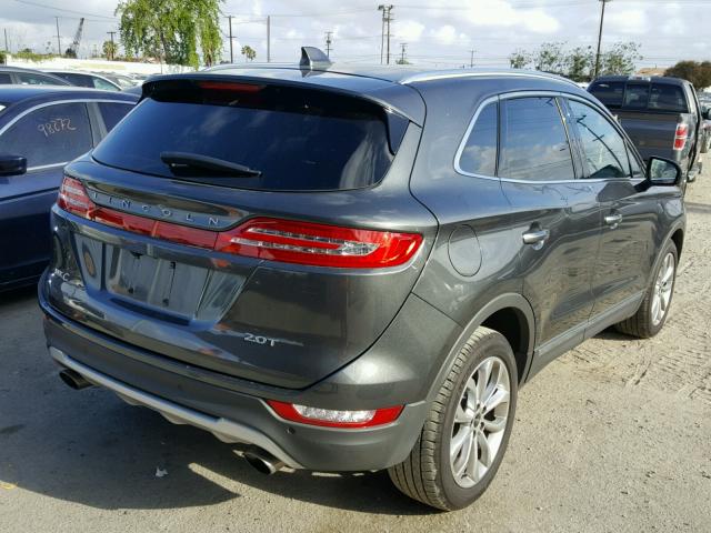 5LMCJ2C95HUL22436 - 2017 LINCOLN MKC SELECT GRAY photo 4