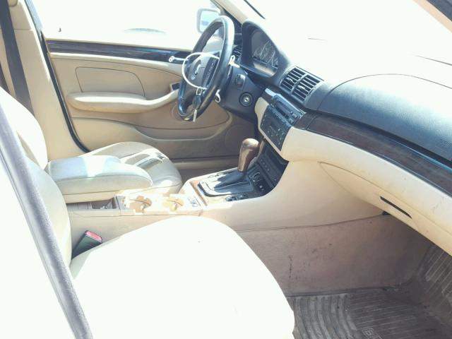 WBAEW53423PN31242 - 2003 BMW 330 XI WHITE photo 5