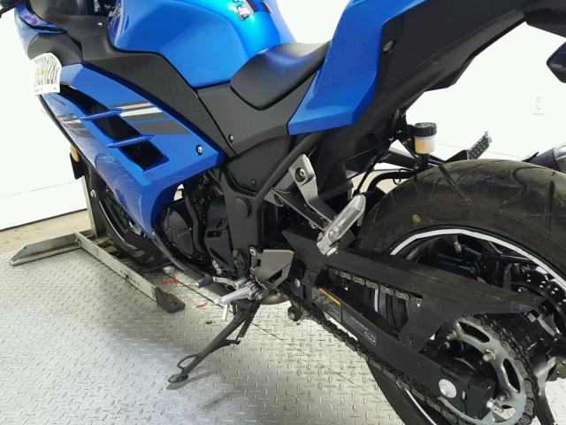 JKAEX8A12HDA30836 - 2017 KAWASAKI EX300 A BLUE photo 17