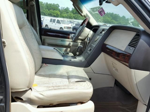 5LMFU28RX3LJ02625 - 2003 LINCOLN NAVIGATOR Grün Foto 5