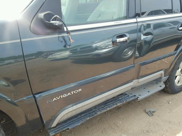 5LMFU28RX3LJ02625 - 2003 LINCOLN NAVIGATOR Grün Foto 9