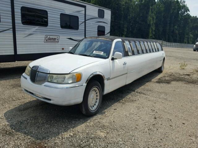 1LNHM81W3XY627145 - 1999 LINCOLN TOWN CAR E WHITE photo 2