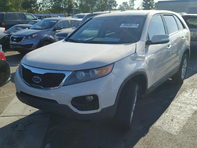 5XYKU3A13BG026207 - 2011 KIA SORENTO EX CREAM photo 2