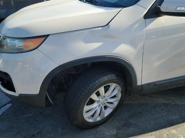 5XYKU3A13BG026207 - 2011 KIA SORENTO EX CREAM photo 9