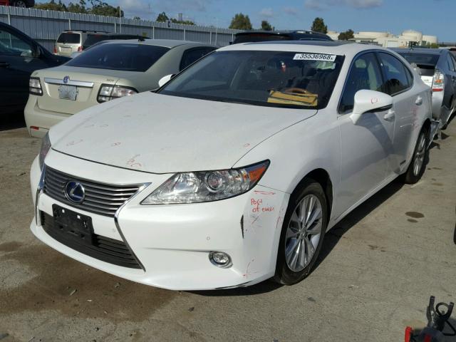 JTHBW1GG7F2083227 - 2015 LEXUS ES 300H WHITE photo 2