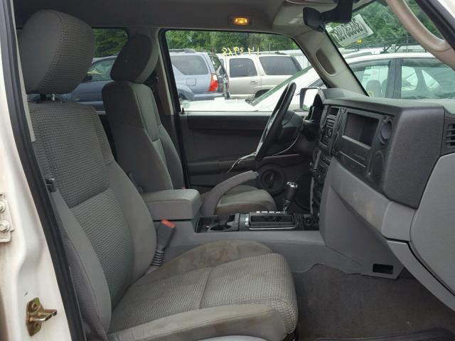 1J8HH48N66C226370 - 2006 JEEP COMMANDER WHITE photo 5