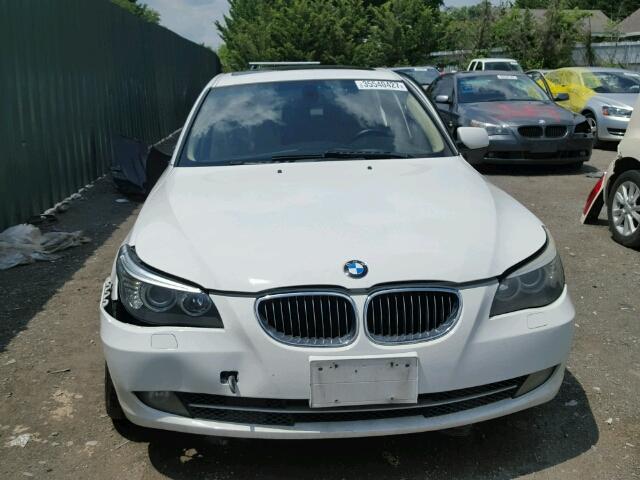 WBANV13598CZ56007 - 2008 BMW 528 XI WHITE photo 10