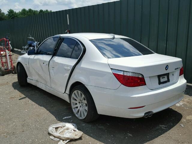 WBANV13598CZ56007 - 2008 BMW 528 XI WHITE photo 3