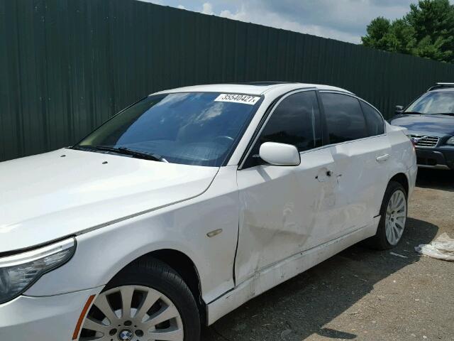 WBANV13598CZ56007 - 2008 BMW 528 XI WHITE photo 9