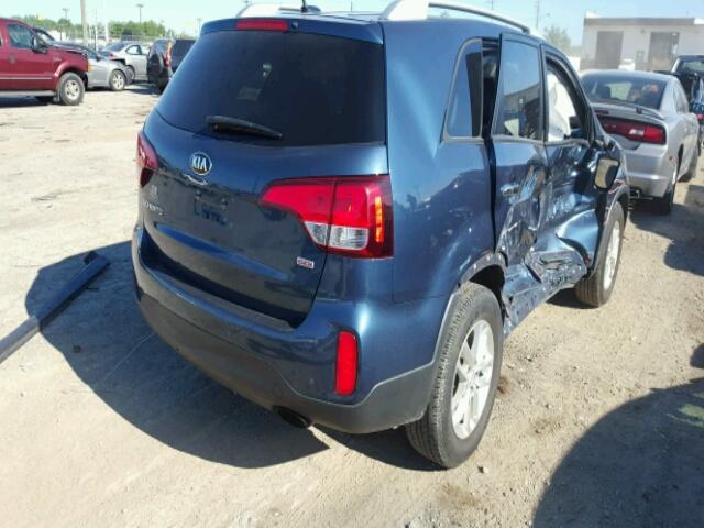 5XYKT3A6XEG546603 - 2014 KIA SORENTO LX BLUE photo 4