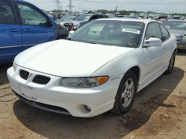 1G2WP12KXWF300679 - 1998 PONTIAC GRAND PRIX WHITE photo 2