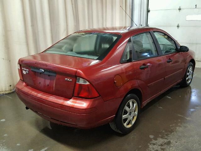 1FAFP34N75W224289 - 2005 FORD FOCUS ZX4 RED photo 4