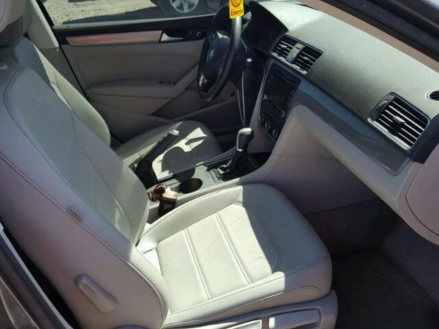 1VWAT7A37FC093360 - 2015 VOLKSWAGEN PASSAT S ნაცრისფერი ფოტო 5