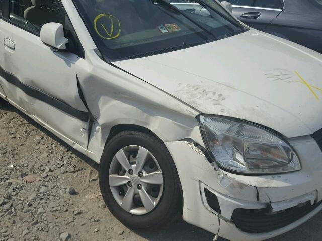 KNADE123386352737 - 2008 KIA RIO WHITE photo 9