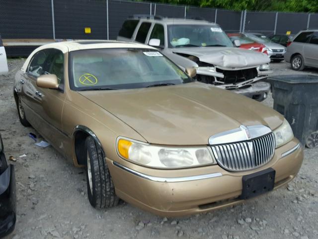 1LNFM82W5WY629225 - 1998 LINCOLN TOWN CAR S GOLD photo 1