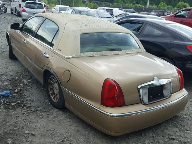 1LNFM82W5WY629225 - 1998 LINCOLN TOWN CAR S GOLD photo 3