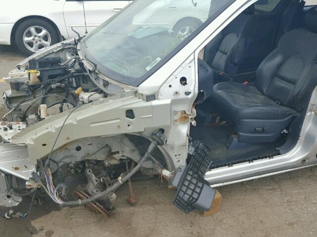 2C8GP64L12R649850 - 2002 CHRYSLER TOWN & COU SILVER photo 10