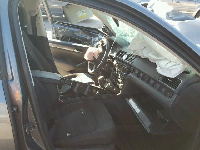 1VWAP7A30CC107910 - 2012 VOLKSWAGEN PASSAT S رمادي صورة 5