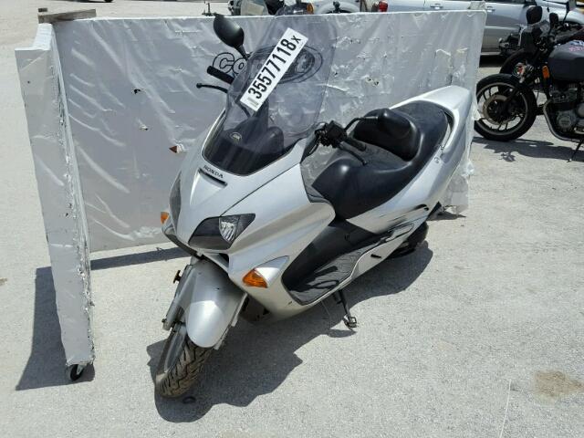 JH2MF06131K001222 - 2001 HONDA NSS250 SILVER photo 2