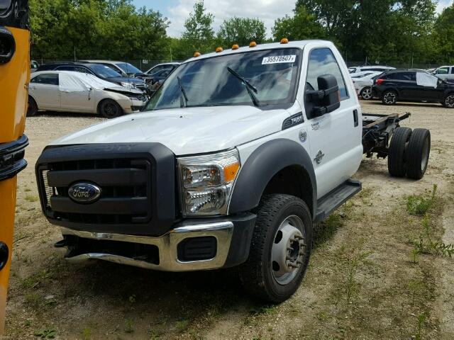 1FDUF5HT0FED30028 - 2015 FORD F550 SUPER WHITE photo 2